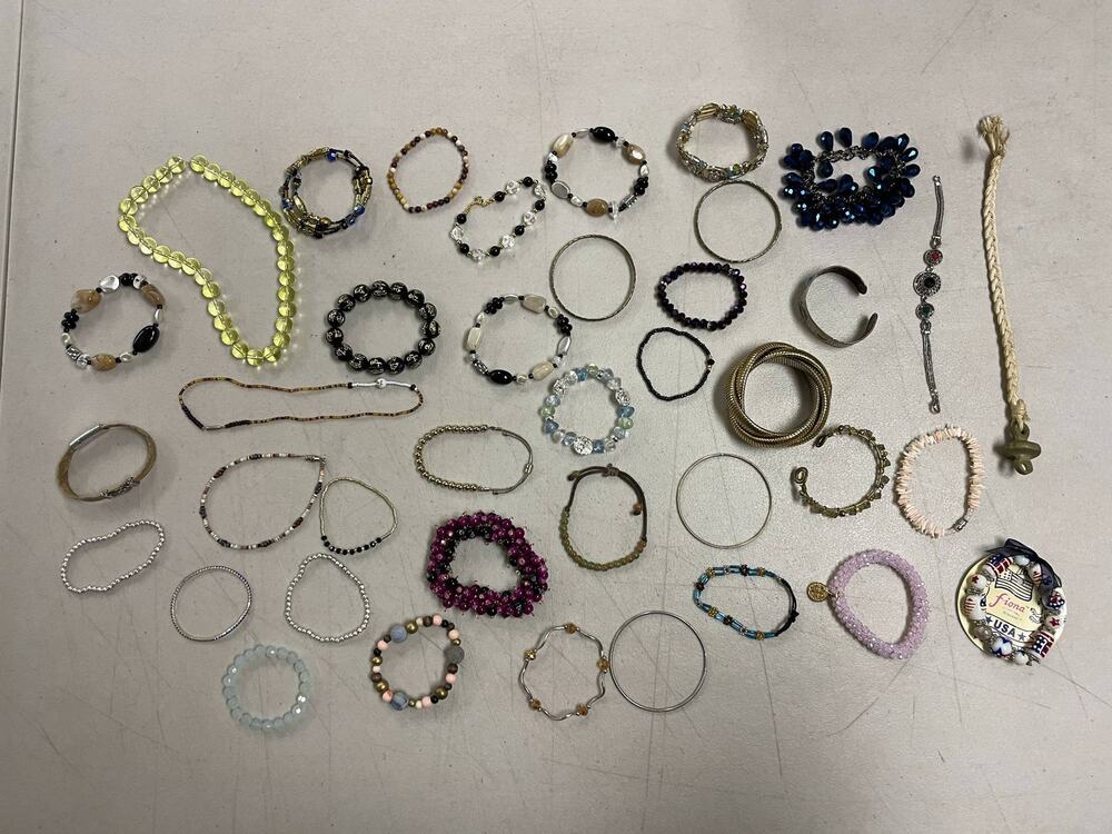 Large Lot of Mixed Fashion Beaded Bracelets Various Styles Colors Jewelry Mixed
